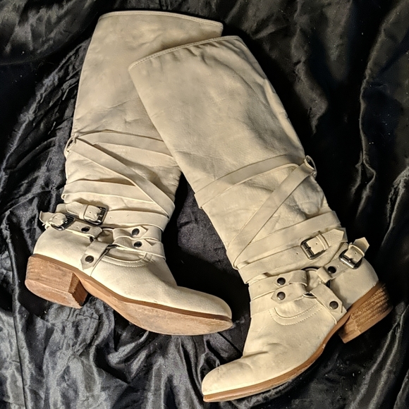 Not Rated Shoes - 10/$30 💜 Not Rated beige boots sz 7.5